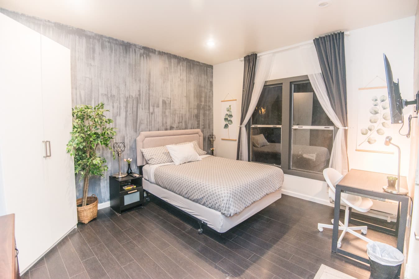 Affordable Spacious 1BR Apartment by USC Village