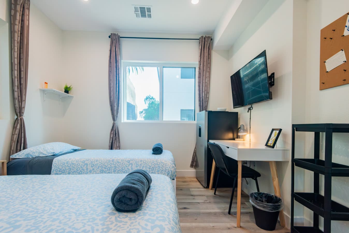 Budget Friendly Tidy Bed in Mid City / West LA