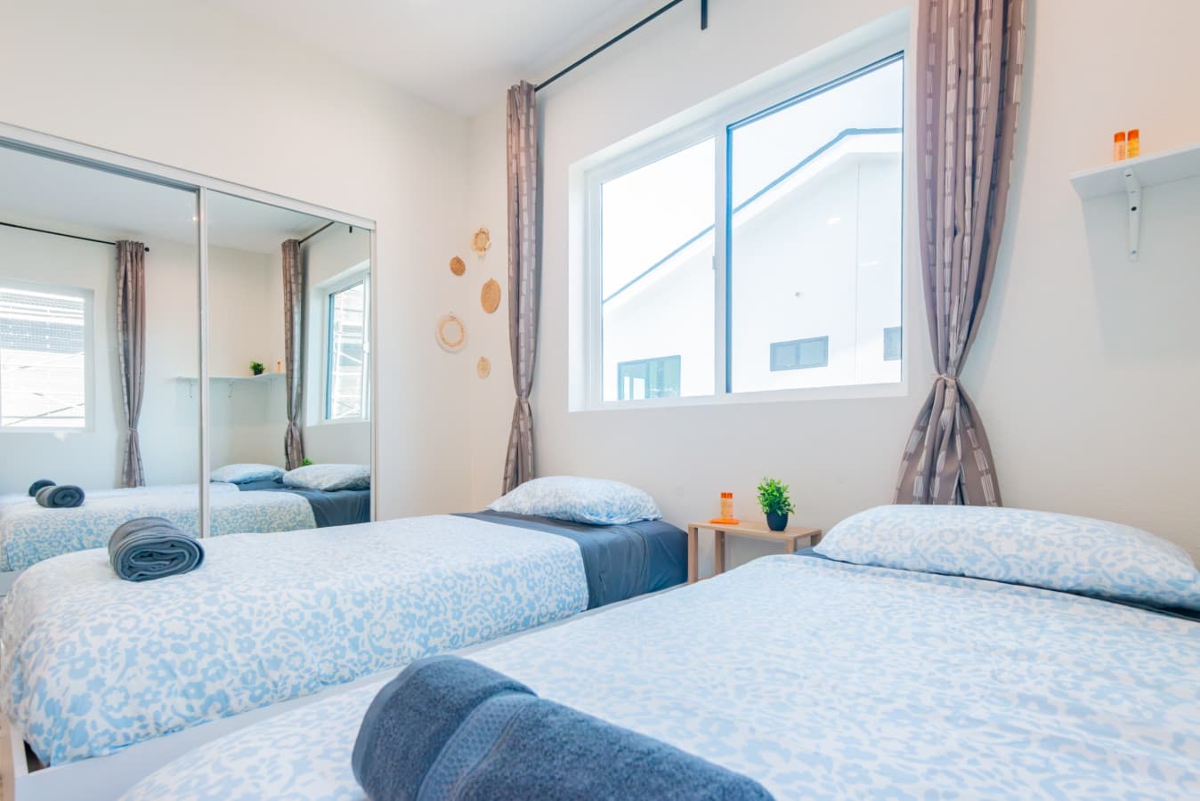 Clean Safe Bed + Ensuite Bath Near Metro Transit