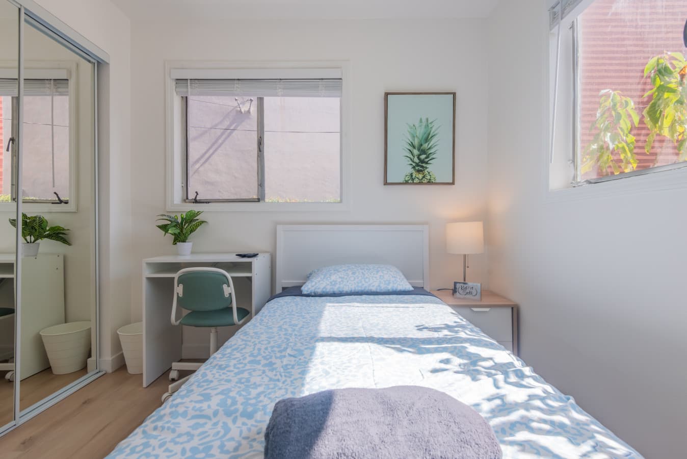 Comfortable Private Room + bath in Local USC Area - HadrianHome (16).jpg