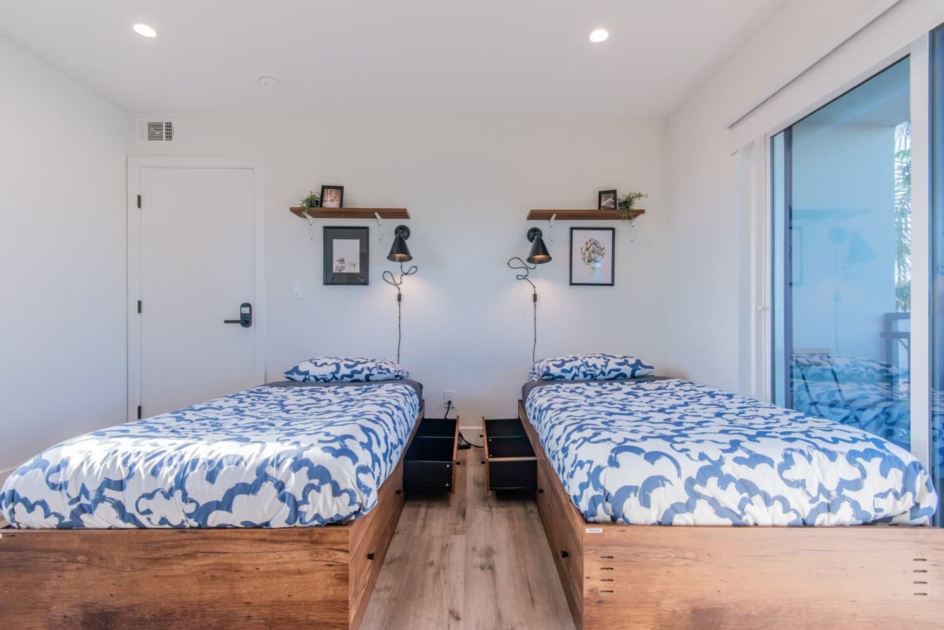 Cozy Clean Shared Room Near Vermont Bus Lines