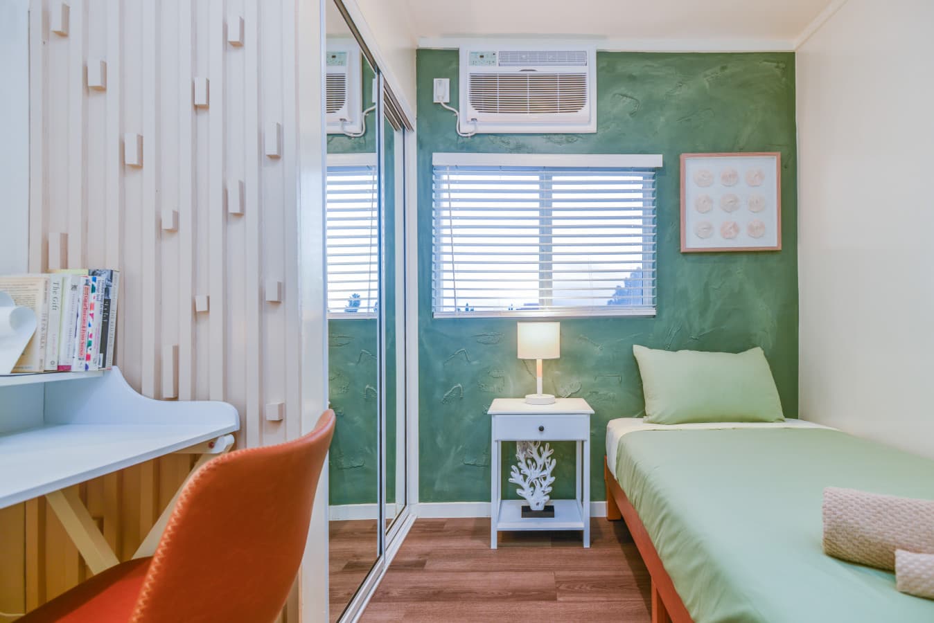 Hollywood Private Room in Local Neighborhood