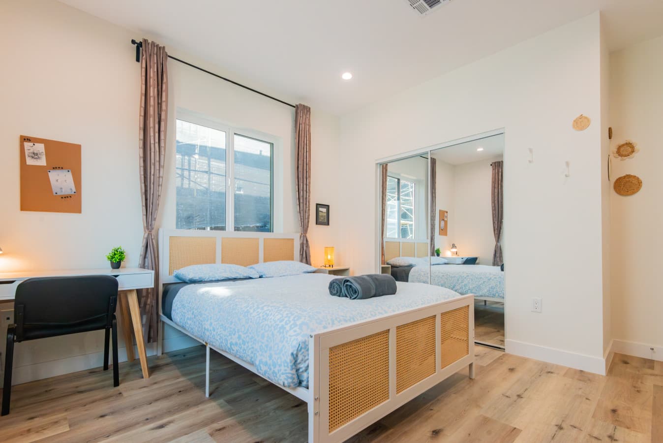 Quiet Safe Spacious Private Room in Prime Mid-City