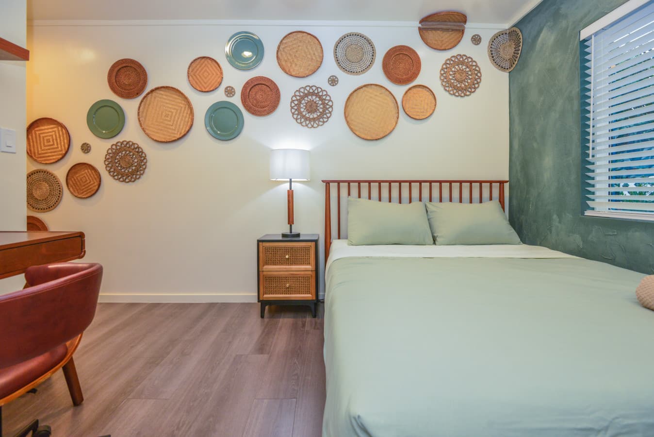 Spacious Clean Private Room + Bath near Thai Town