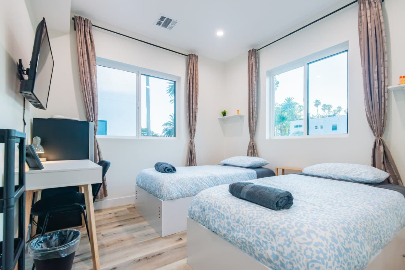Tidy Budget Friendly Bed Along Major LA Routes