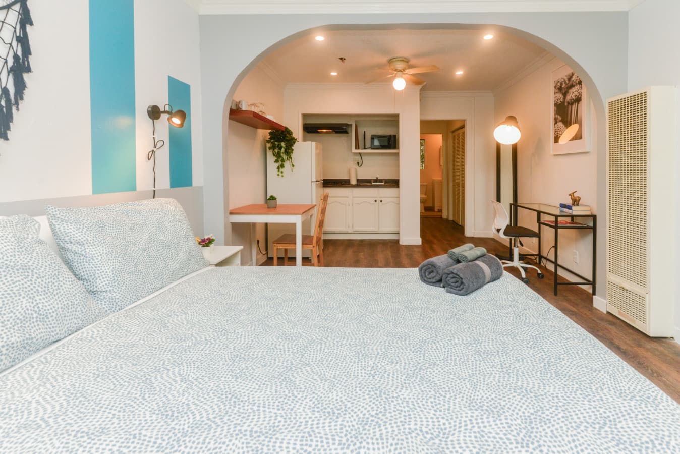 Entire Unit Westside Studio Near Food & Transit Lines